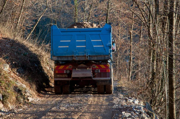 Transportera med lastbil — Stockfoto