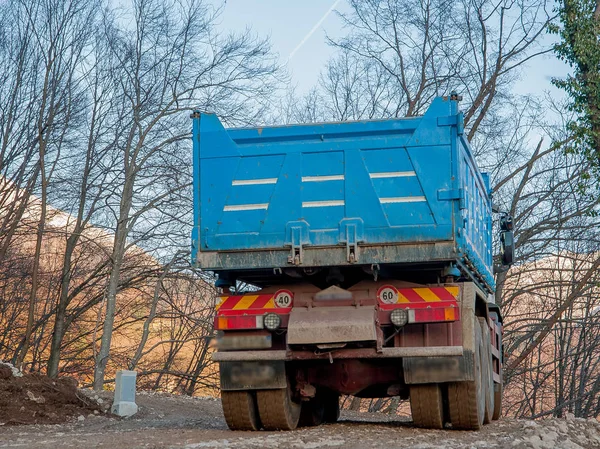 Transportera med lastbil — Stockfoto