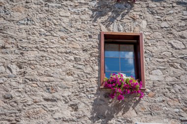 çiçekli balkon