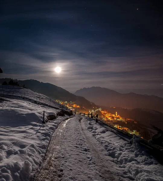 Snowy Mountain Village — Stockfoto