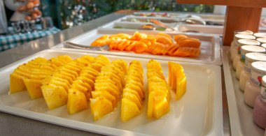 Kahvaltı için büfe masası