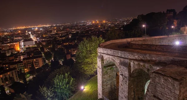 Bérgamo de noche — Foto de Stock