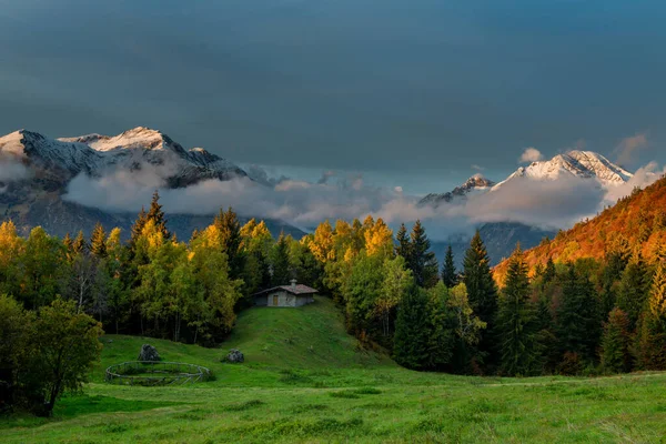 Cottage Nella Valle Brembana Autunno — Foto Stock