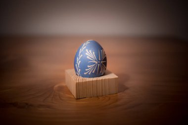 Geleneksel Güney bohem Paskalya yortusu yumurta balmumu ile dekore edilmiştir.