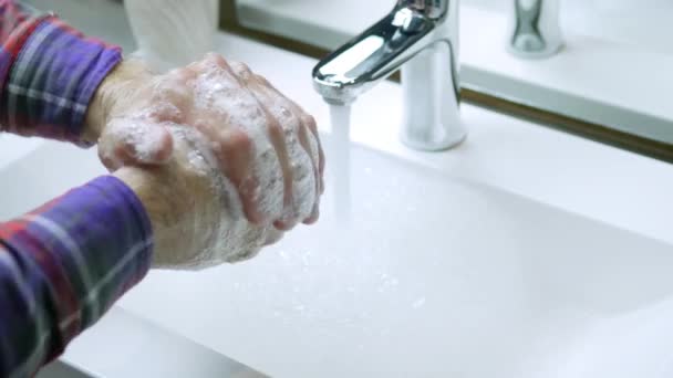 Hygiëne Concept Hand Detail Wassen Handen Wrijven Met Zeep Man — Stockvideo