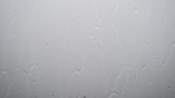 Gotas Chuva Fluem Pela Janela Vidro Relâmpagos Close Vídeo Papel — Vídeo de Stock