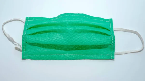 Medizinische Maske Auf Weißem Hintergrund Nahaufnahme Grüne Maske Gesicht Virenschutz — Stockfoto