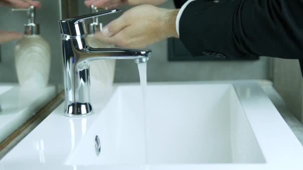 Waschen Sie Sich Während Und Nach Der Arbeitszeit Die Hände — Stockvideo