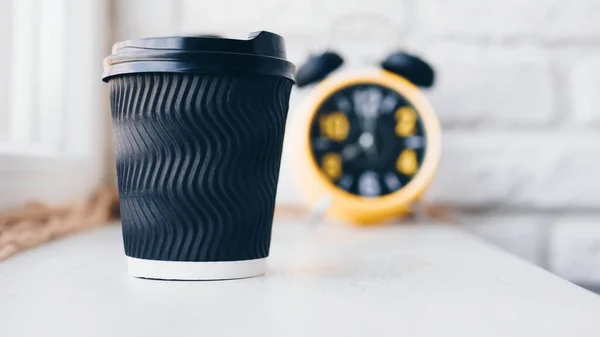 Ein Glas Cappuccino Schwarzer Kaffee Auf Der Theke Der Vitrine — Stockfoto