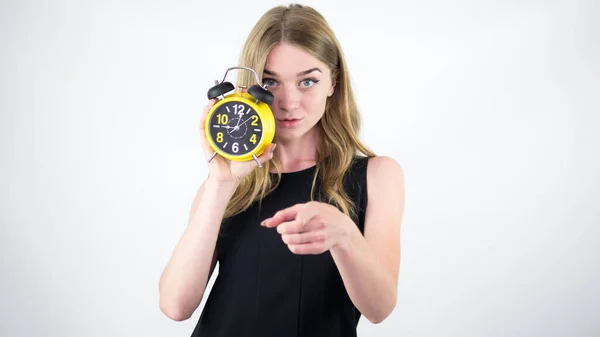 Junges Mädchen Schwarzen Kleid Mit Retro Uhr — Stockfoto