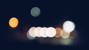 Parlak bokeh, güzel ışıklar, siyah arka planda parlak ve renkli dantel.