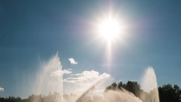 Καλοκαίρι Splash Σιντριβάνι Στο Πάρκο Ψεκάζονται Νερό Κοντινό Πλάνο — Φωτογραφία Αρχείου