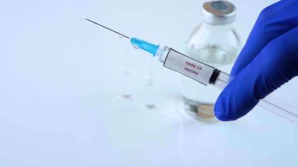 Medicine Flows Needle Syringe Vaccine Syringe Medicine Covid Medicine Viral — Stock Video