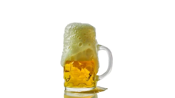 Cerveja Leve Copo Com Espuma Isolada Branco Close — Fotografia de Stock