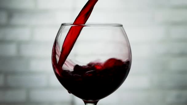 Ρίξτε Κρασί Ένα Ποτήρι Ένα Όμορφο Κύμα Ένα Ρεύμα Κόκκινου — Αρχείο Βίντεο