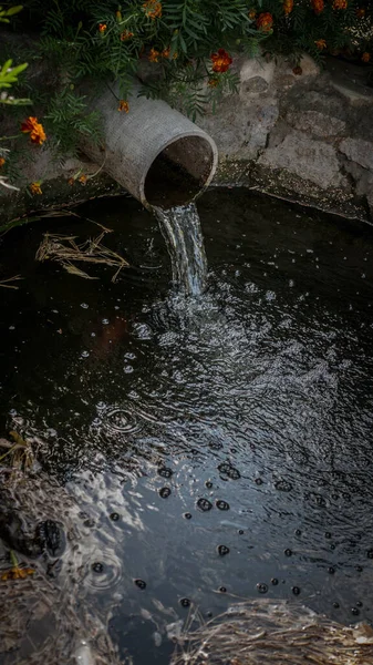 Сточные Воды Впадают Реку Загрязняют Экологию Окружающую Среду — стоковое фото