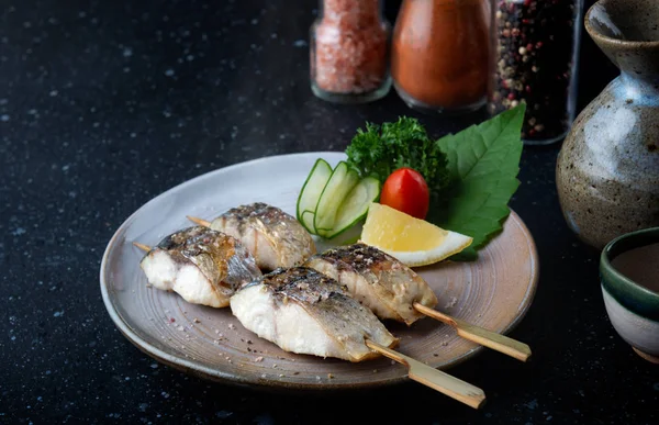 串塩セットとサバの焼き魚し 和風サバ塩焼きで提供 — ストック写真