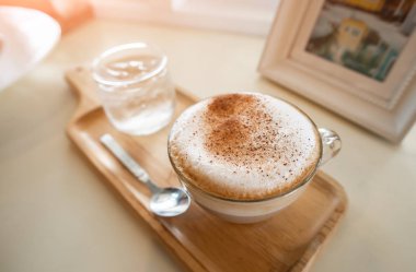 Sabah kahve sıcak yumuşak duygu yumuşak aydınlatma renk ve tonu bulanıklık.