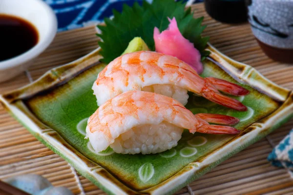 Les Sushis Crevettes Japonaises Servent Avec Wasbi Dans Style Japonais — Photo