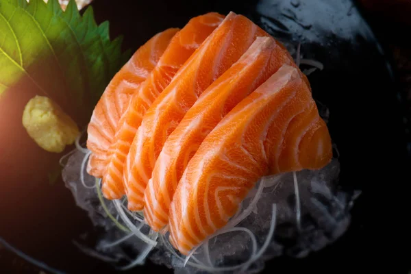 Salmón Sashimi Corte Surve Pescado Salmón Crudo Comida Japonesa —  Fotos de Stock