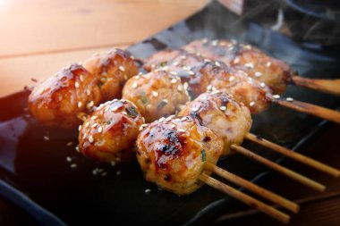 Japon köfte ızgara veya tsukune.