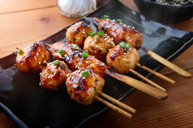 Japon köfte ızgara veya tsukune.
