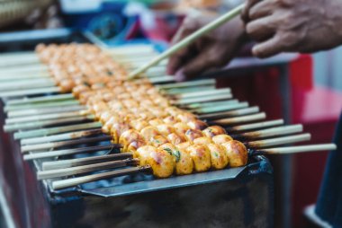 Japon köfte ızgara veya tsukune.