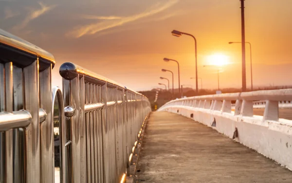 Passerella del ponte di cemento . — Foto Stock