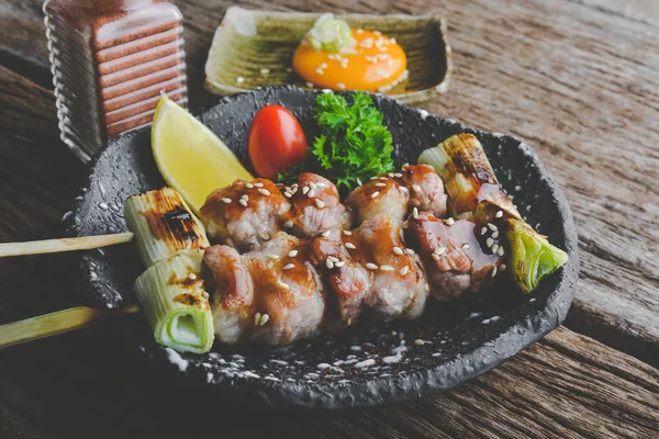 Японський стиль шампури свинини гриль. — стокове фото