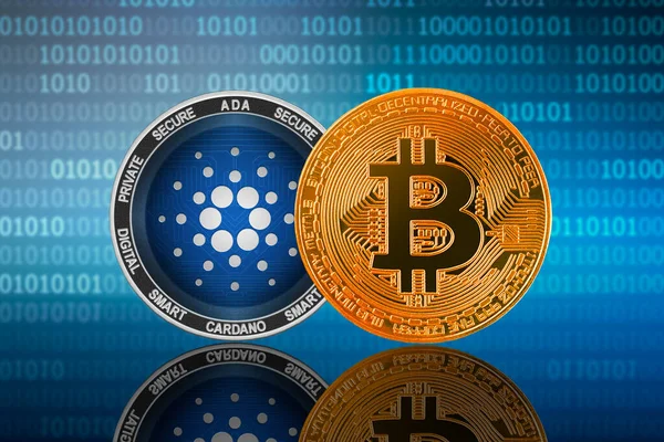 İkili kod arka planında Bitcoin (BTC) ve Cardano (ADA) madeni para; bitcoin Cardano 'ya karşı