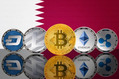 Katar bayrağının arka planında kripto para birimleri. Bitcoin (BTC), Litecoin (LTC), Ethereum (ETH), Ripple (XRP), DASH