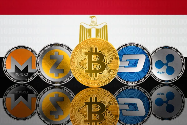 エジプトの国旗を背景に暗号通貨コイン Bitcoin Btc Monero Xmr Zcash Zec Ripple Xrp Dash — ストック写真
