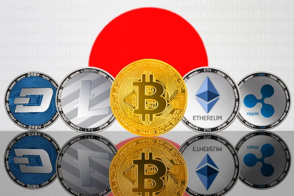 暗号通貨コイン Bitcoin Btc Litecoin Ltc Ethereum Eth Ripple Xrp Dashは日本の国旗を背景にしています — ストック写真