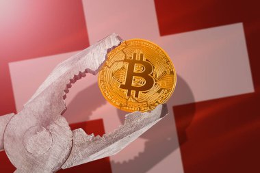 İsviçre 'de Bitcoin düzenlemesi; İsviçre bayrağının arka planında ahlaksızlığa sıkıştırılan bitcoin btc sikke; sınırlama, yasaklama, yasadışı, yasaklanmış