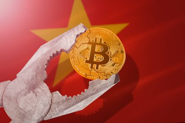 Vietnam 'da Bitcoin düzenlemesi; Vietnam bayrağının arka planında bitcoin btc madeni para sıkıştırılıyor; sınırlama, yasaklama, yasadışı, yasaklanmış