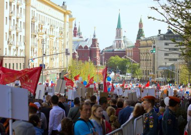 2018.09.05, Moscow, Rusya Federasyonu. Zafer Bayramı Moskova'da. Ölümsüz alayın Moskova Caddesi üzerinde. Dünya Savaşı 2 yakınları hatırlamak binlerce Mart. Moskova'da tanıtım.