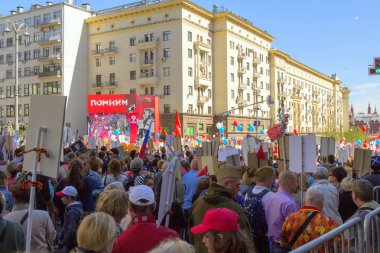2018.09.05, Moscow, Rusya Federasyonu. Zafer Bayramı Moskova'da. Ölümsüz alayın Moskova Caddesi üzerinde. Dünya Savaşı 2 yakınları hatırlamak binlerce Mart. Moskova'da tanıtım.