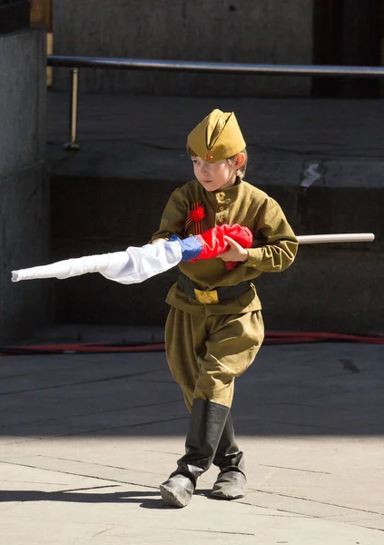 2018 모스크바 러시아 모스크바에서 날입니다 기념일 퍼레이드에 러시아 국기와 유니폼을 — 스톡 사진