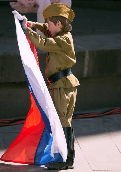 2018 Moscú Rusia Día Victoria Moscú Niño Con Uniforme Militar — Foto de Stock