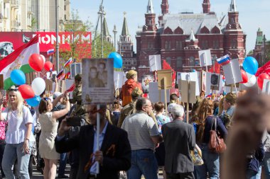 2018.09.05, Moscow, Rusya Federasyonu. Zafer Bayramı Moskova'da. Ölümsüz alayın Moskova Caddesi üzerinde. Dünya Savaşı 2 yakınları hatırlamak binlerce Mart. Moskova'da tanıtım.