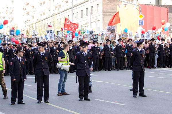 2018 Moskwa Rosja Dzień Zwycięstwa Moskwie Kolumny Marszowe Wzdłuż Drogi — Zdjęcie stockowe