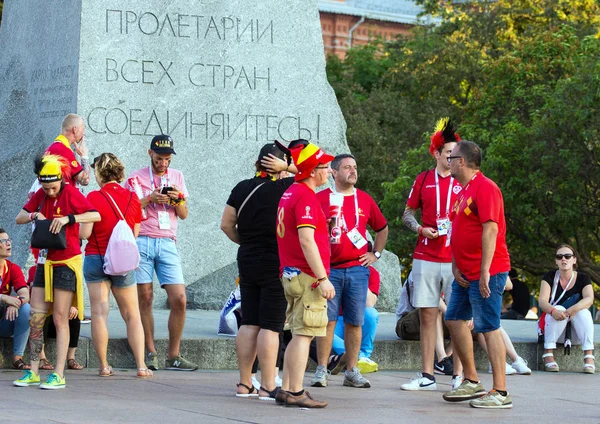 2018 Moscow Russia Belgian Fans Football Background Famous Monument Moscow — Stock Photo, Image