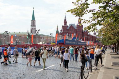 2018.06.30, Moscow, Rusya Federasyonu. Moskova Sokağı'nda Dünya Kupası 2018 Festival arka plan. Kızıl Meydan insanlar.