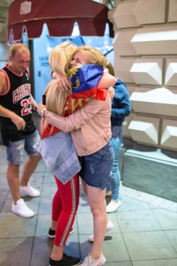 2018.07.08, Moscow, Rusya Federasyonu. Dünya Kupası 2018. Moskova FIFA 2018. Futbol taraftarları Moskova sokaklarında duyguların. Sokakta Rus hayranları.