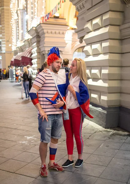 2018.07.08, Moscow, Rusya Federasyonu. Dünya Kupası 2018. Moskova FIFA 2018. Futbol taraftarları Moskova sokaklarında duyguların. Sokakta Rus hayranları.