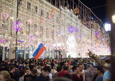2018.07.08, Moscow, Rusya Federasyonu. Dünya Kupası 2018. Moskova FIFA 2018. Futbol taraftarları Moskova sokaklarında duyguların. Sokakta Rus hayranları.