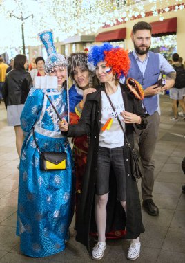 2018.07.08, Moscow, Rusya Federasyonu. Dünya Kupası 2018. Moskova FIFA 2018. Futbol taraftarları Moskova sokaklarında duyguların. Sokakta Rus hayranları.