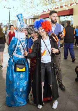 2018.07.08, Moscow, Rusya Federasyonu. Dünya Kupası 2018. Moskova FIFA 2018. Futbol taraftarları Moskova sokaklarında duyguların. Sokakta Rus hayranları.