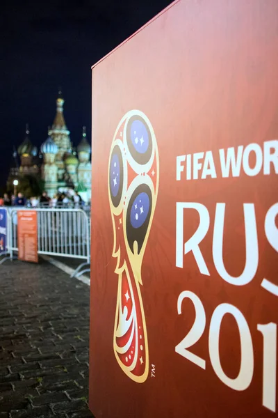 2018.07.08, Moscow, Rusya Federasyonu. Dünya Kupası 2018. Moskova FIFA 2018. Kızıl Meydan bu gece insanlar.