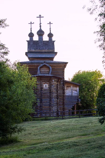 Une Vieille Église Bois Dans Parc Architecture Religieuse Russie Visites — Photo